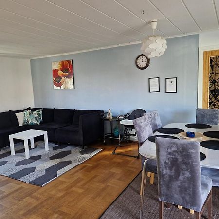 Villa Med Egen Parkering. Moejlighet Att Boka Fran 1 Och Upp Till 5 Personer. Orebro Exterior photo