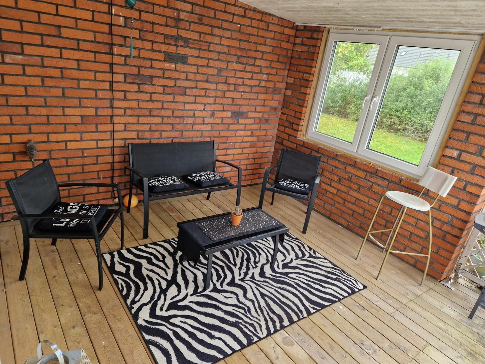 Villa Med Egen Parkering. Moejlighet Att Boka Fran 1 Och Upp Till 5 Personer. Orebro Exterior photo